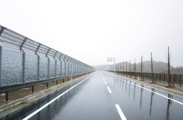 高性能防雪柵 (誘導板付忍返柵)