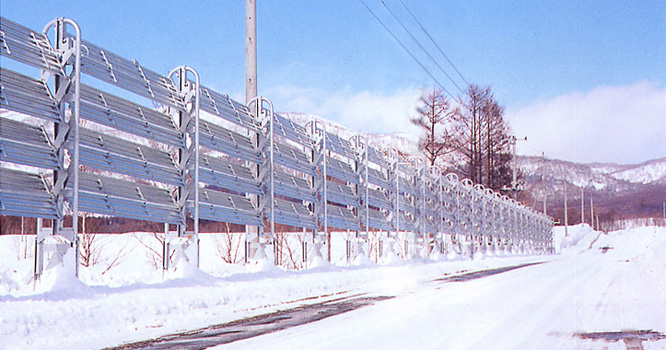 連動昇降型防雪柵（下部収納タイプ）
